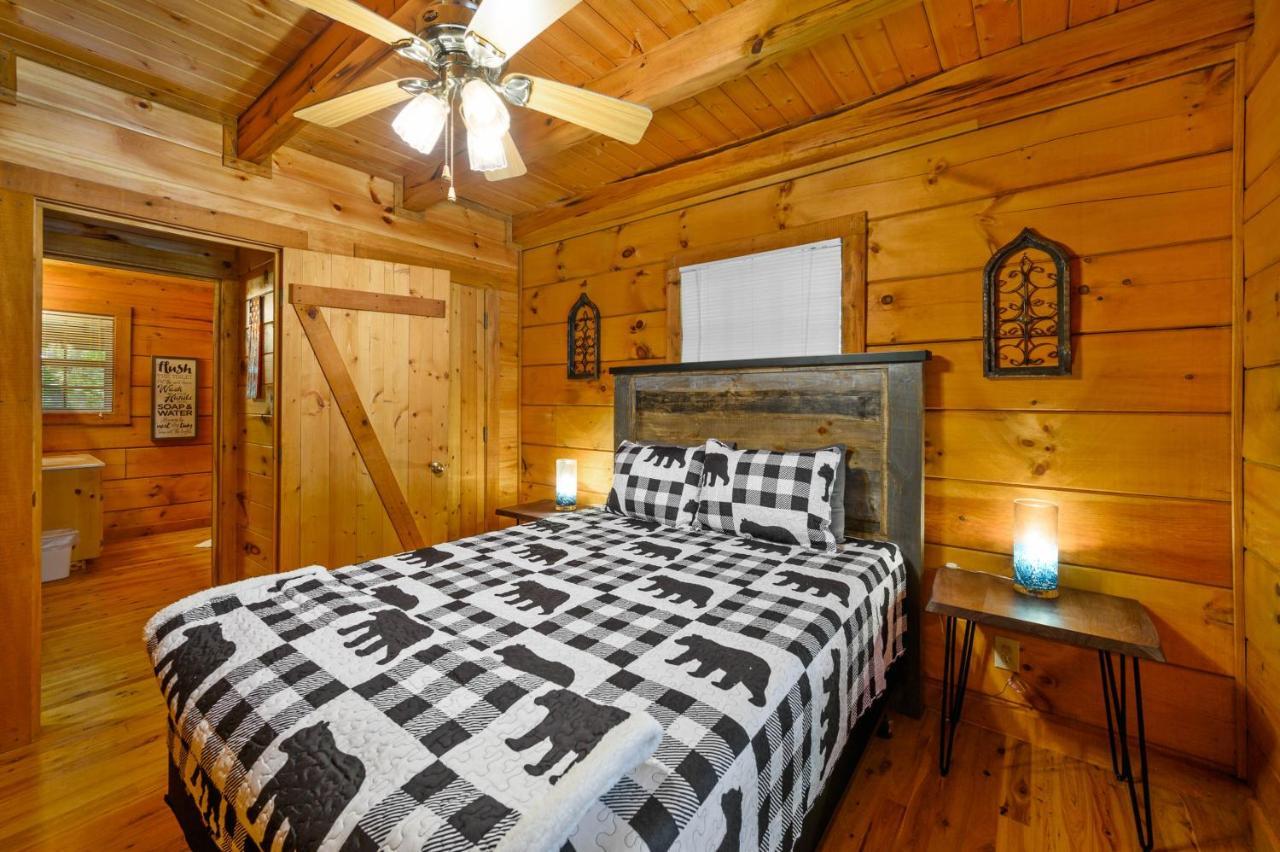 Gypsy Road - Privacy! Log Cabin With Hot Tub, Wifi, Directv And Arcade Sevierville Exterior foto