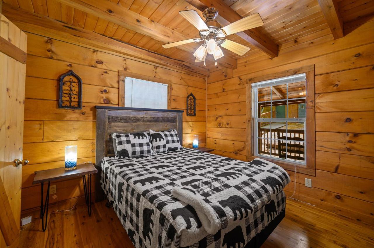 Gypsy Road - Privacy! Log Cabin With Hot Tub, Wifi, Directv And Arcade Sevierville Exterior foto